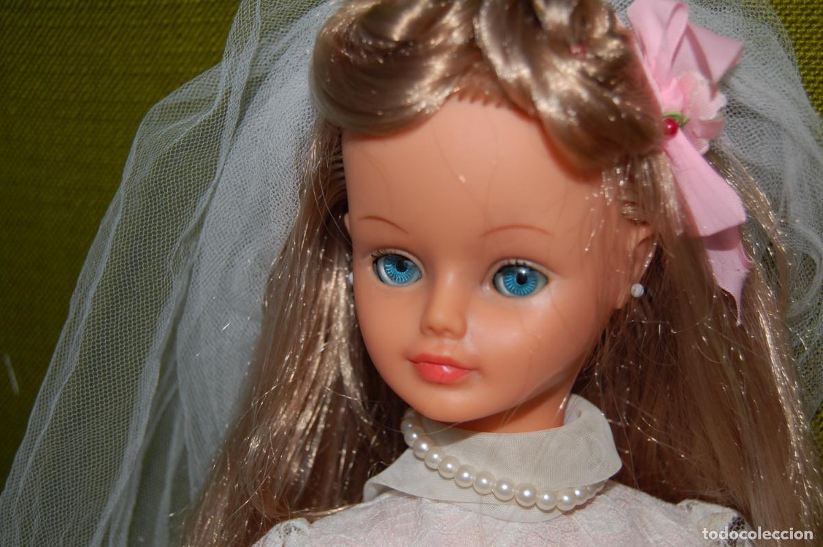 Mu&ntilde;ecas extranjeras: lote de mu&ntilde;eca cathy de bella y vestidos - Foto 1