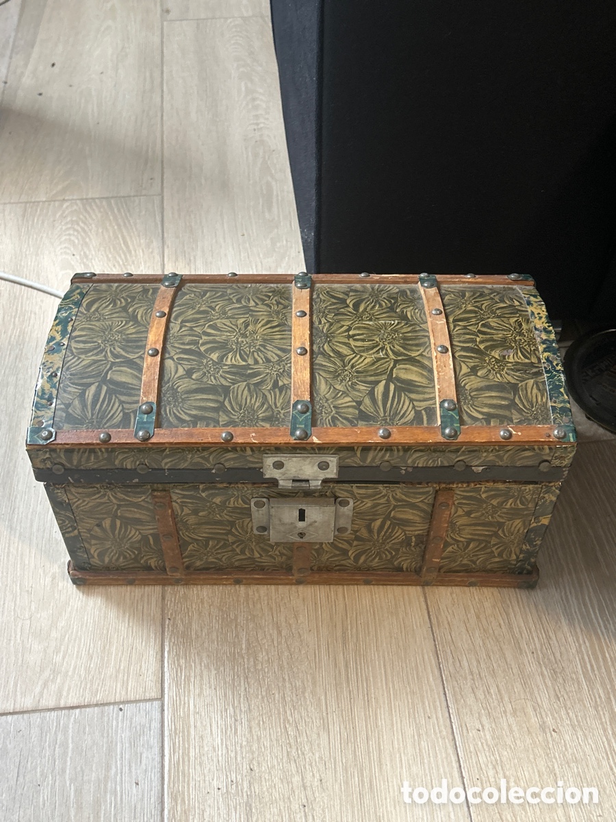 Mu&ntilde;ecas extranjeras: Caja antigua de vestido de mu&ntilde;eca - Foto 2