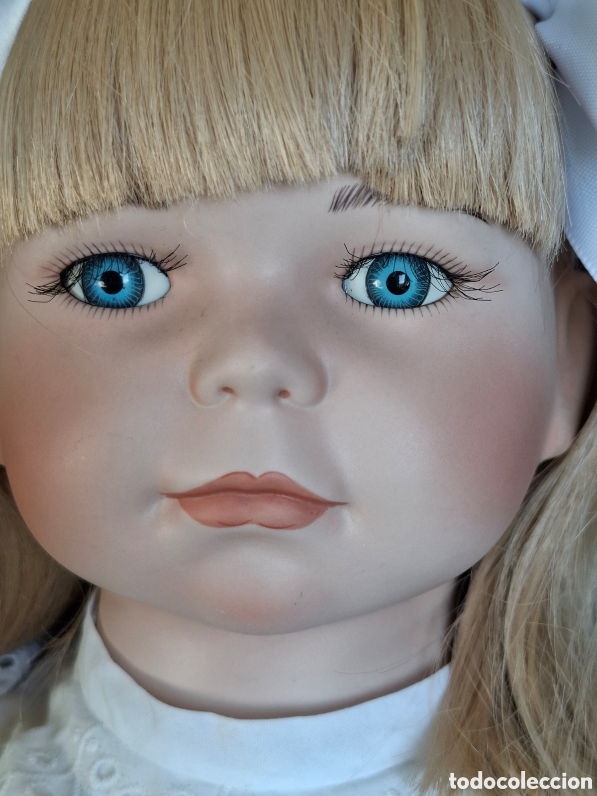 Mu&ntilde;ecas extranjeras: Mu&ntilde;eca de porcelana marca Artisan (edicion limitada) - Foto 3