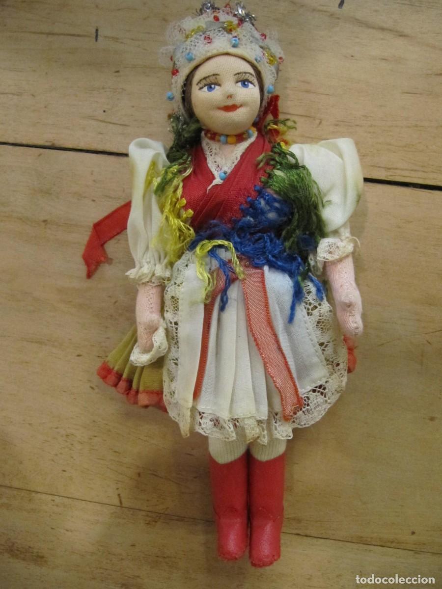 Mu&ntilde;ecas extranjeras: ANTIGUA MU&Ntilde;ECA CON TRAJE TIPICO HUNGARO - Foto 1