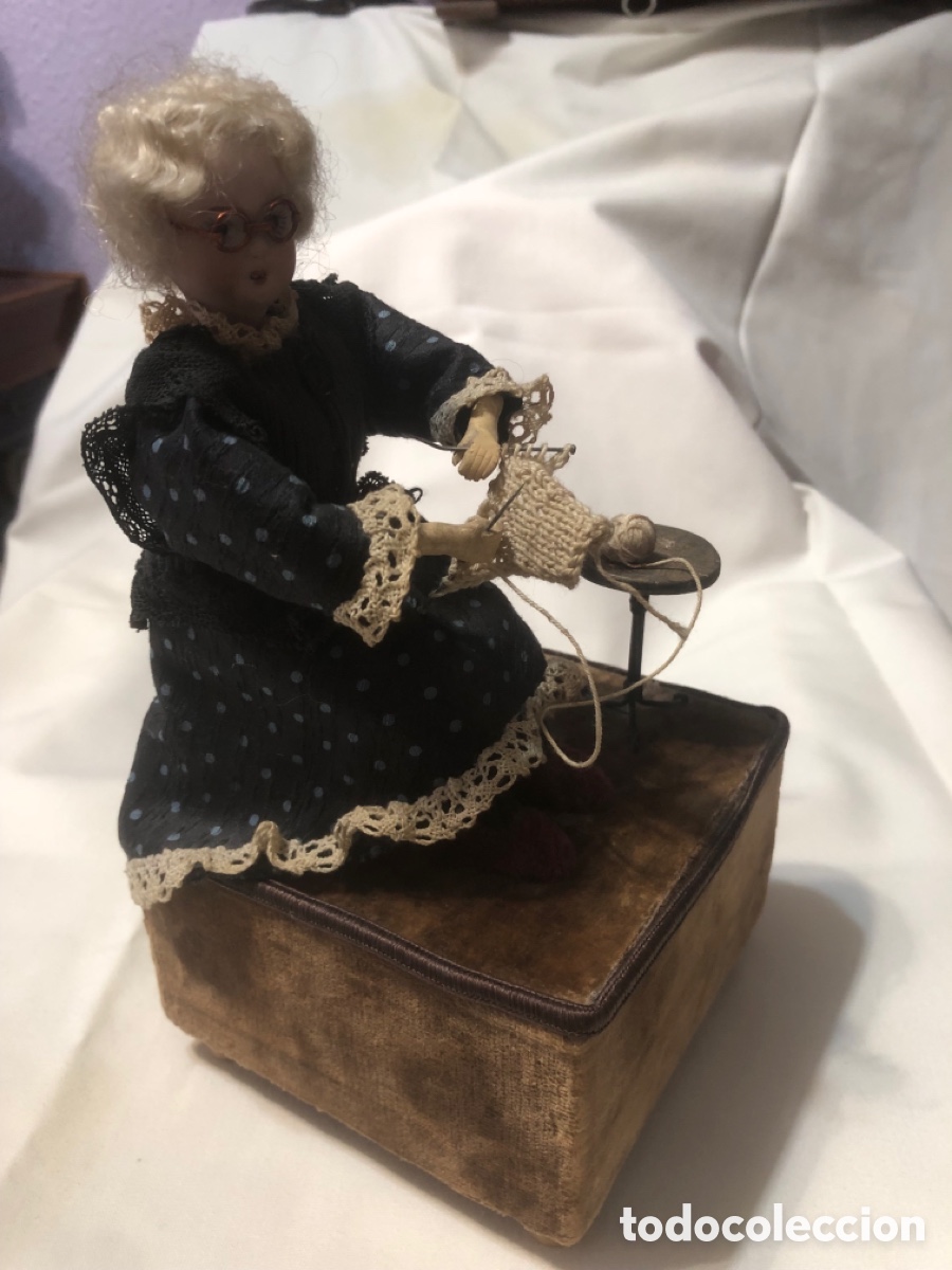 Mu&ntilde;ecas extranjeras: Mu&ntilde;eca aut&oacute;mata costurera - Foto 3