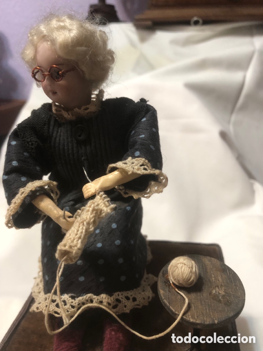 Mu&ntilde;ecas extranjeras: Mu&ntilde;eca aut&oacute;mata costurera - Foto 5