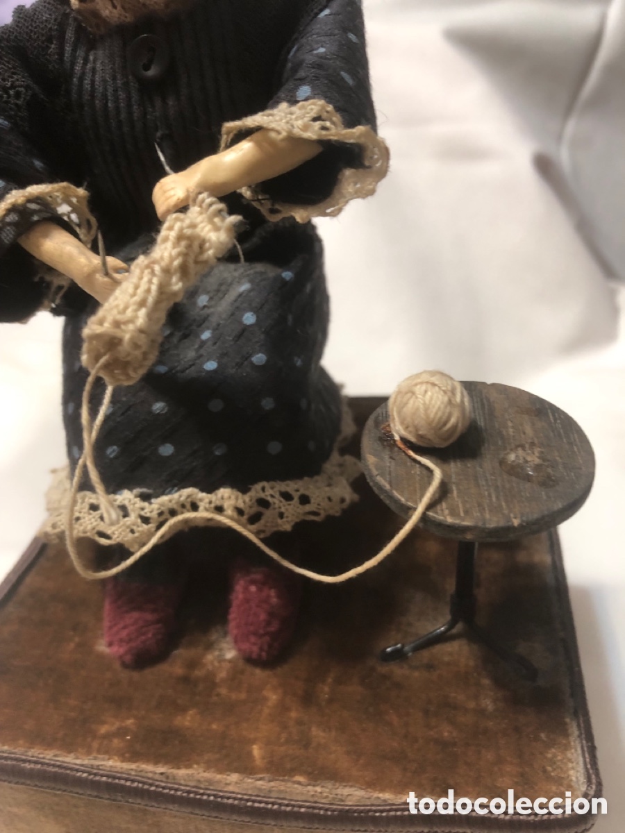 Mu&ntilde;ecas extranjeras: Mu&ntilde;eca aut&oacute;mata costurera - Foto 6