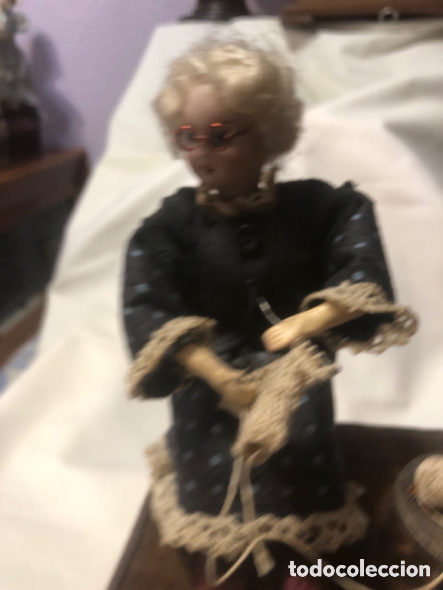 Mu&ntilde;ecas extranjeras: Mu&ntilde;eca aut&oacute;mata costurera - Foto 1