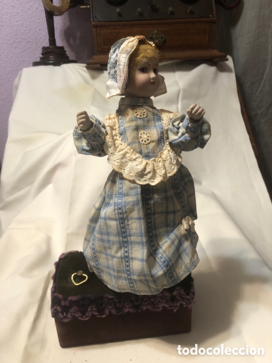 Mu&ntilde;ecas extranjeras: Mu&ntilde;eca aut&oacute;mata funcionando - Foto 1