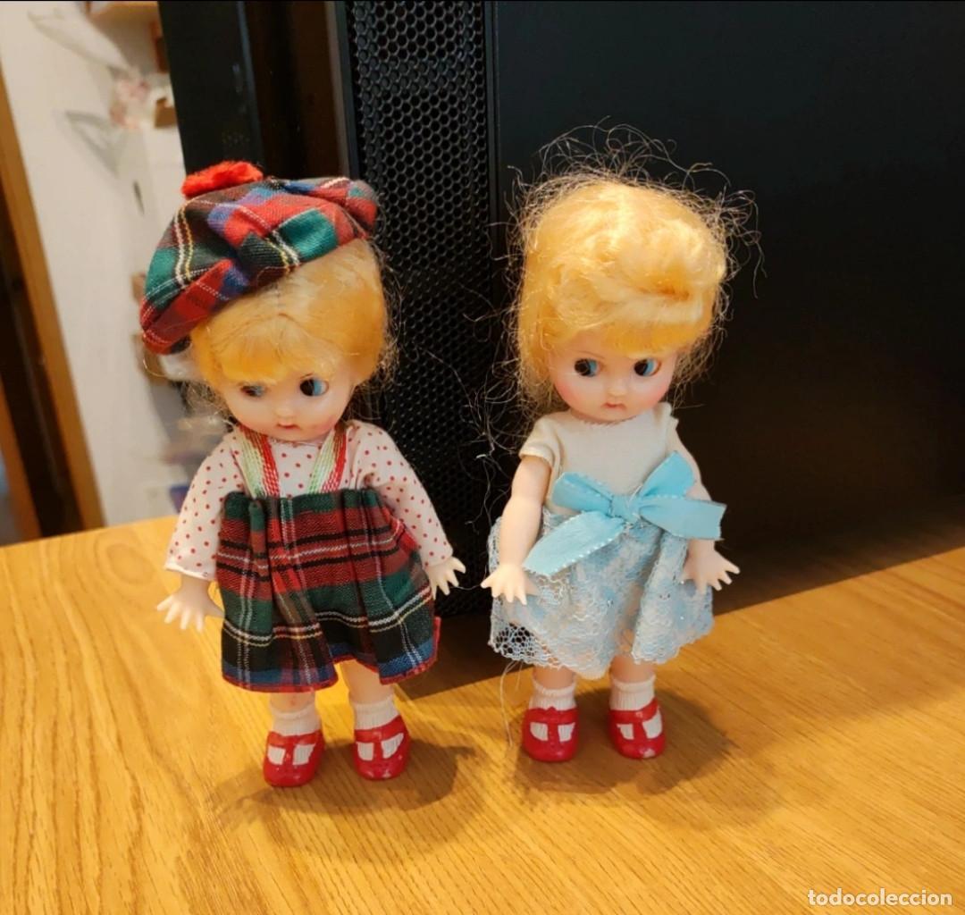 Mu&ntilde;ecas Extranjeras: dos mu&ntilde;ecas de plastico, a&ntilde;os 50?