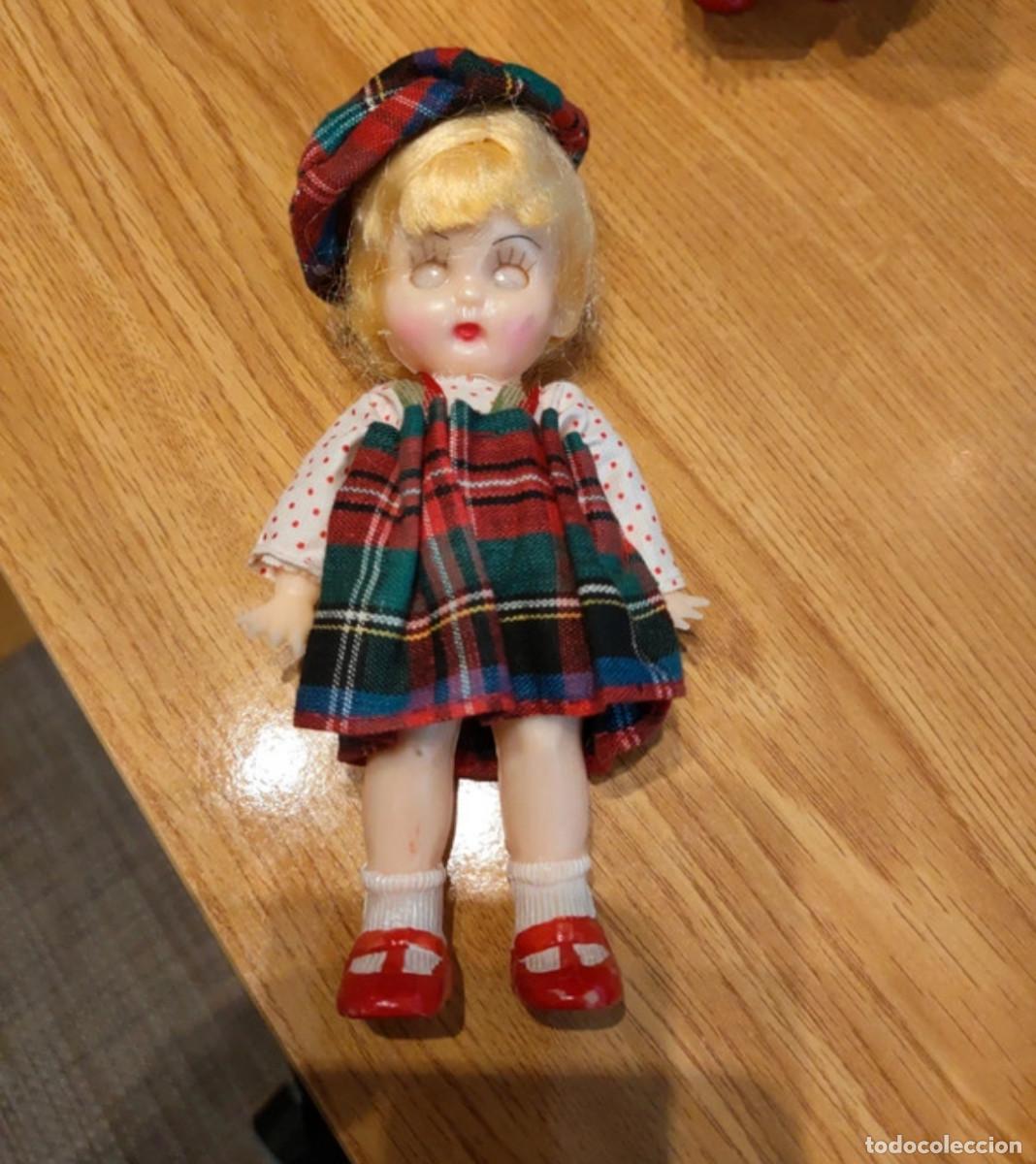 Mu&ntilde;ecas extranjeras: dos mu&ntilde;ecas de plastico, a&ntilde;os 50? - Foto 2