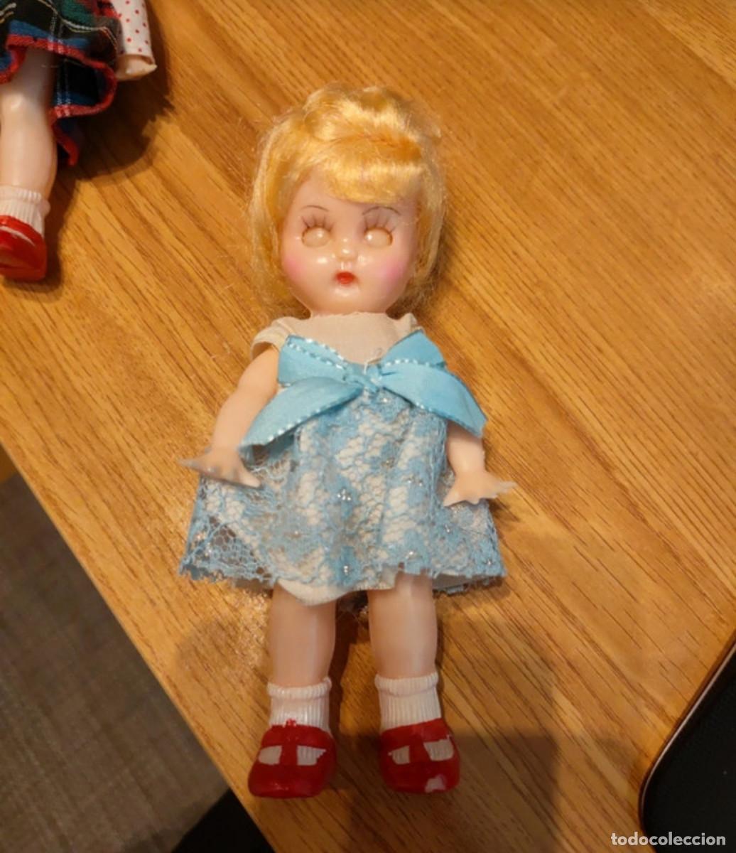 Mu&ntilde;ecas extranjeras: dos mu&ntilde;ecas de plastico, a&ntilde;os 50? - Foto 3