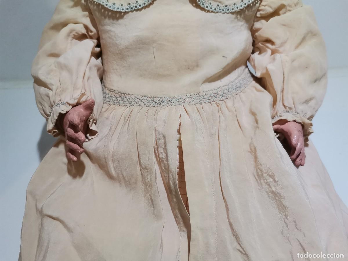 Mu&ntilde;ecas extranjeras: mu&ntilde;eca antigua de carton piedra - Foto 4