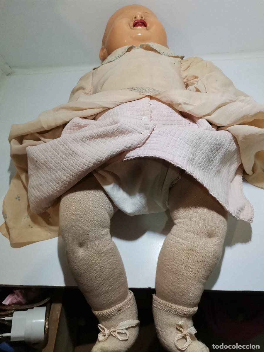 Mu&ntilde;ecas extranjeras: mu&ntilde;eca antigua de carton piedra - Foto 11