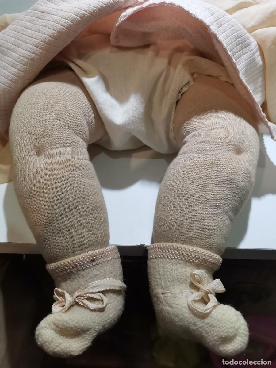 Mu&ntilde;ecas extranjeras: mu&ntilde;eca antigua de carton piedra - Foto 13