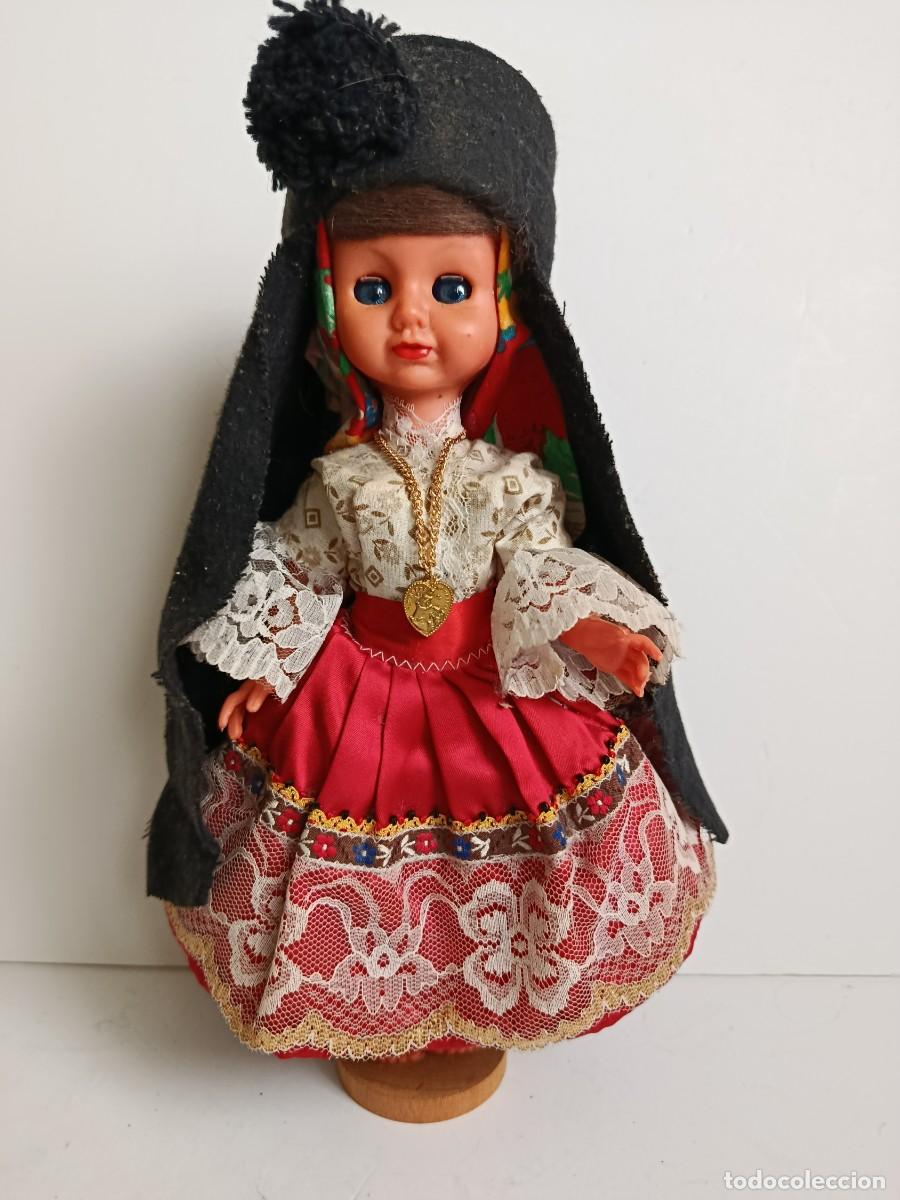 Mu&ntilde;ecas Extranjeras: MU&Ntilde;ECA ANTIGUA DE PORTUGAL. 32 cm. OJOS DURMIENTES