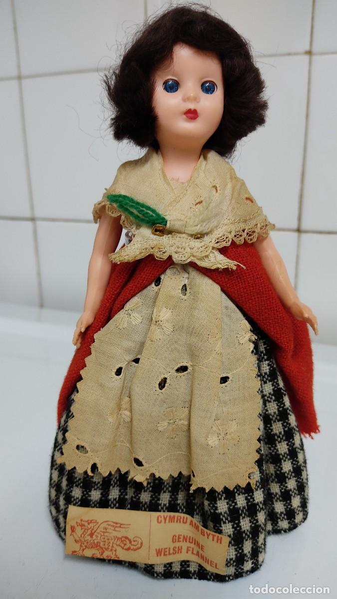Mu&ntilde;ecas Extranjeras: Antigua mu&ntilde;eca de Gales a&ntilde;os 60