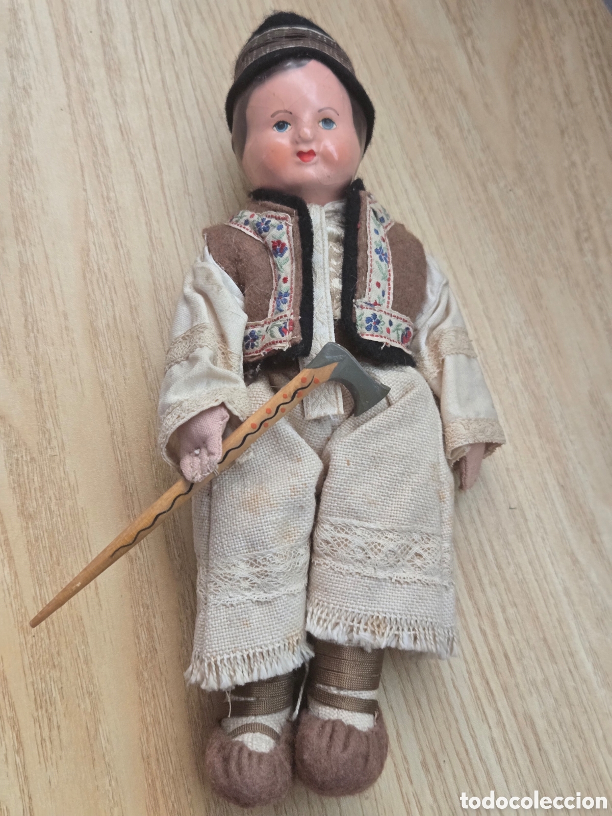 Mu&ntilde;ecas Extranjeras: Antiguo mu&ntilde;eco cara cart&oacute;n piedra, cuerpo tela prensada