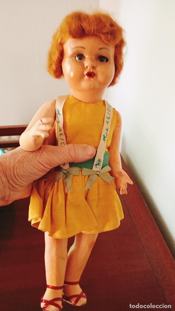 Mu&ntilde;ecas extranjeras: Mu&ntilde;eca antigua con vestido y zapatos