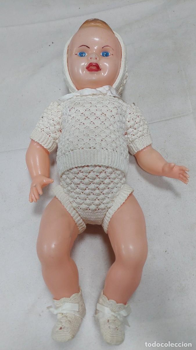 Mu&ntilde;ecas extranjeras: Antigua mu&ntilde;eca de plastico