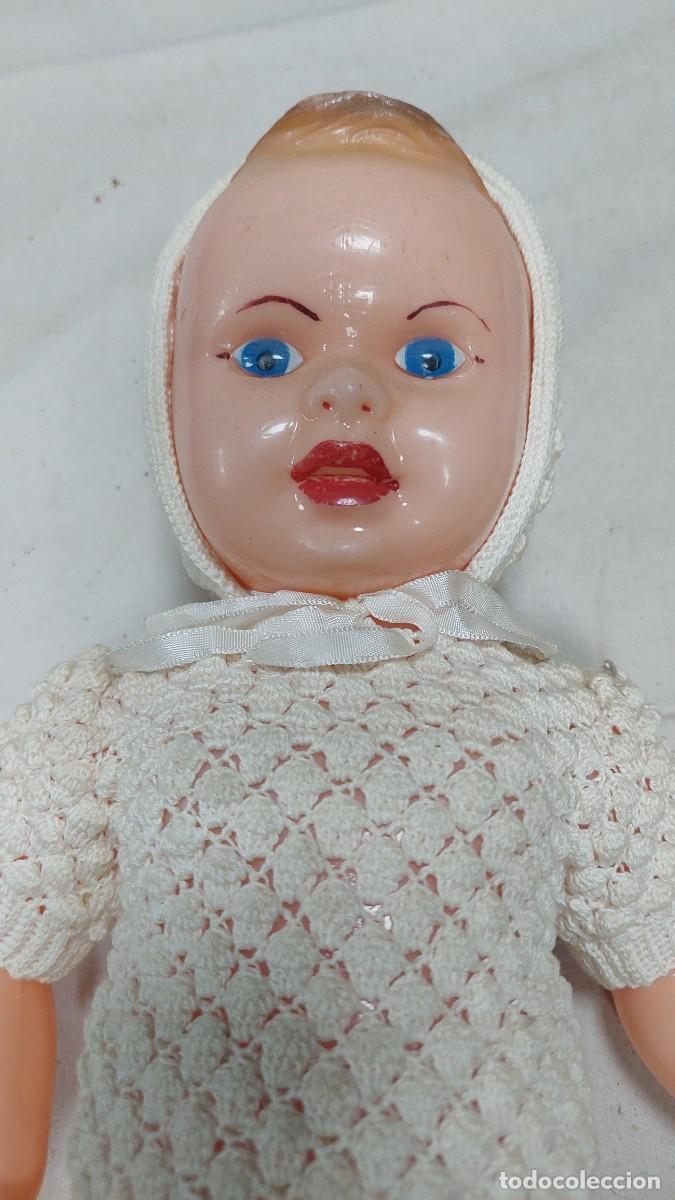 Mu&ntilde;ecas extranjeras: Antigua mu&ntilde;eca de plastico - Foto 2