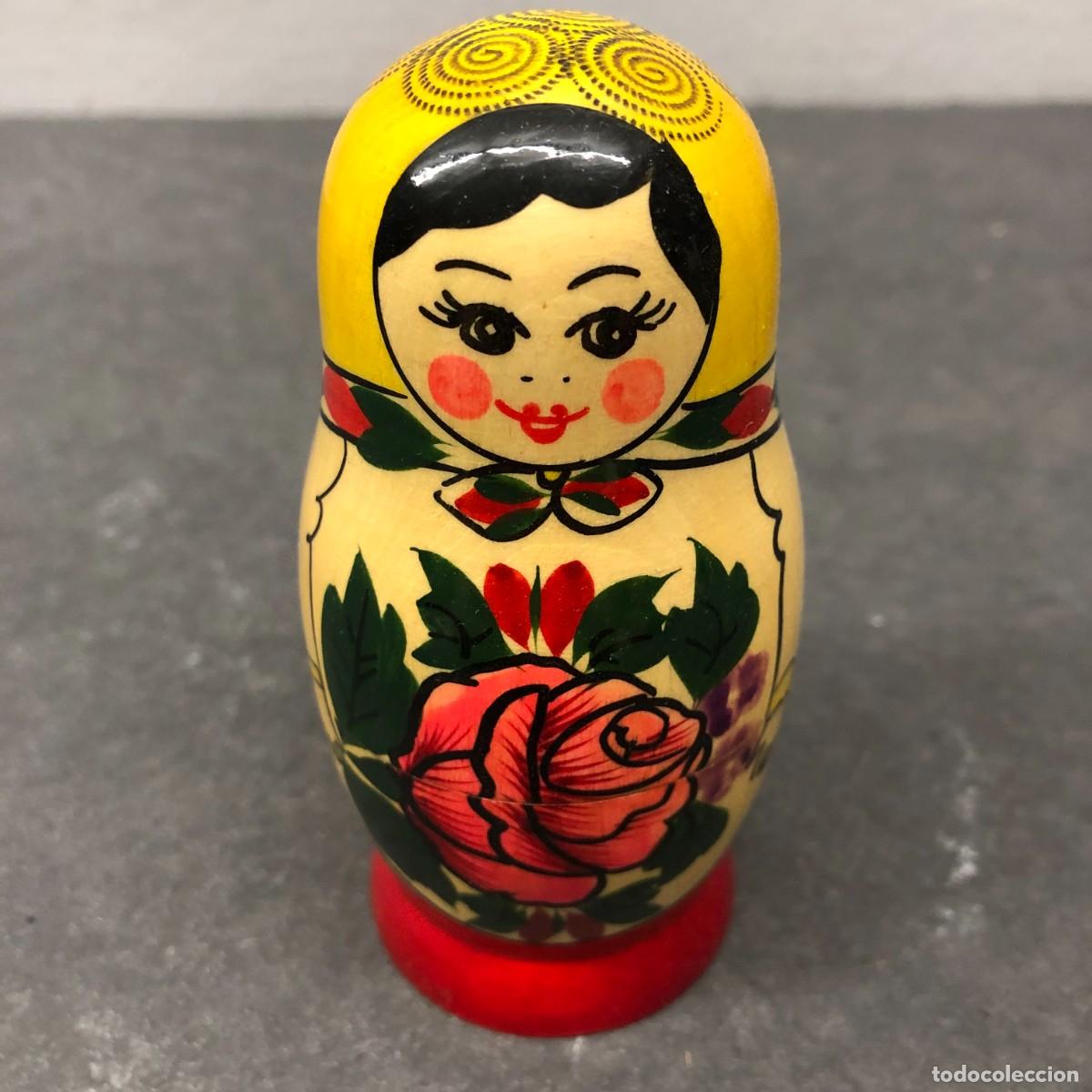 Mu&ntilde;ecas extranjeras: MU&Ntilde;ECA MATRIOSKA TRADICIONAL RUSA - PINTADA A MANO EN MADERA - 11,5 X 5 CM / 451