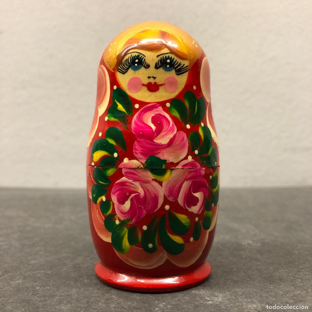 Mu&ntilde;ecas extranjeras: MU&Ntilde;ECA MATRIOSKA TRADICIONAL RUSA - PINTADA A MANO EN MADERA - 10 X 4,5 CM / 452