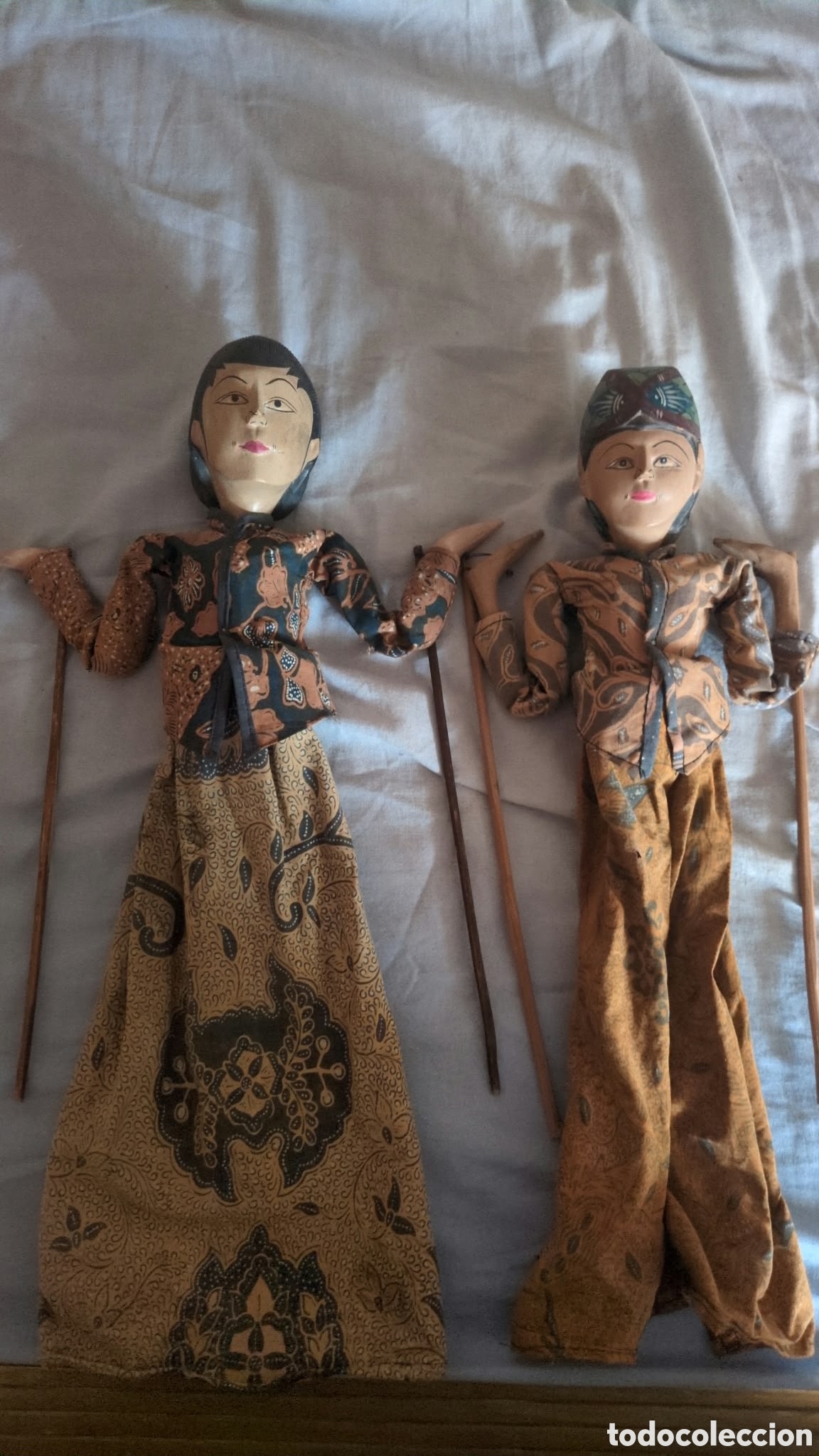 Mu&ntilde;ecas extranjeras: Marionetas tradicionales de varilla