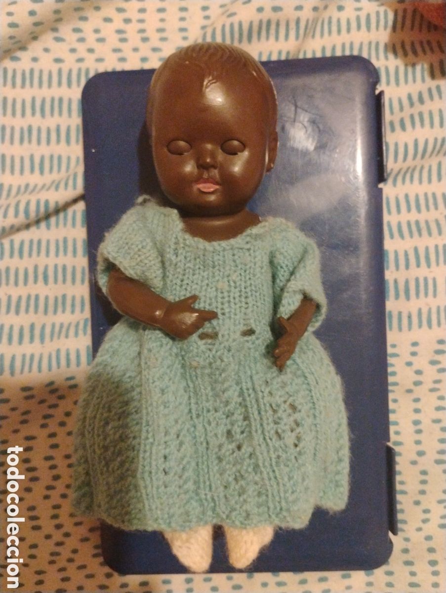 Mu&ntilde;ecas extranjeras: &diams;Rara Mu&ntilde;eca Beb&eacute; Negra ROSEBUD de Bolsillo (15cm) &ndash; Inglaterra A&ntilde;os 50 - Con Ajuar de Punto