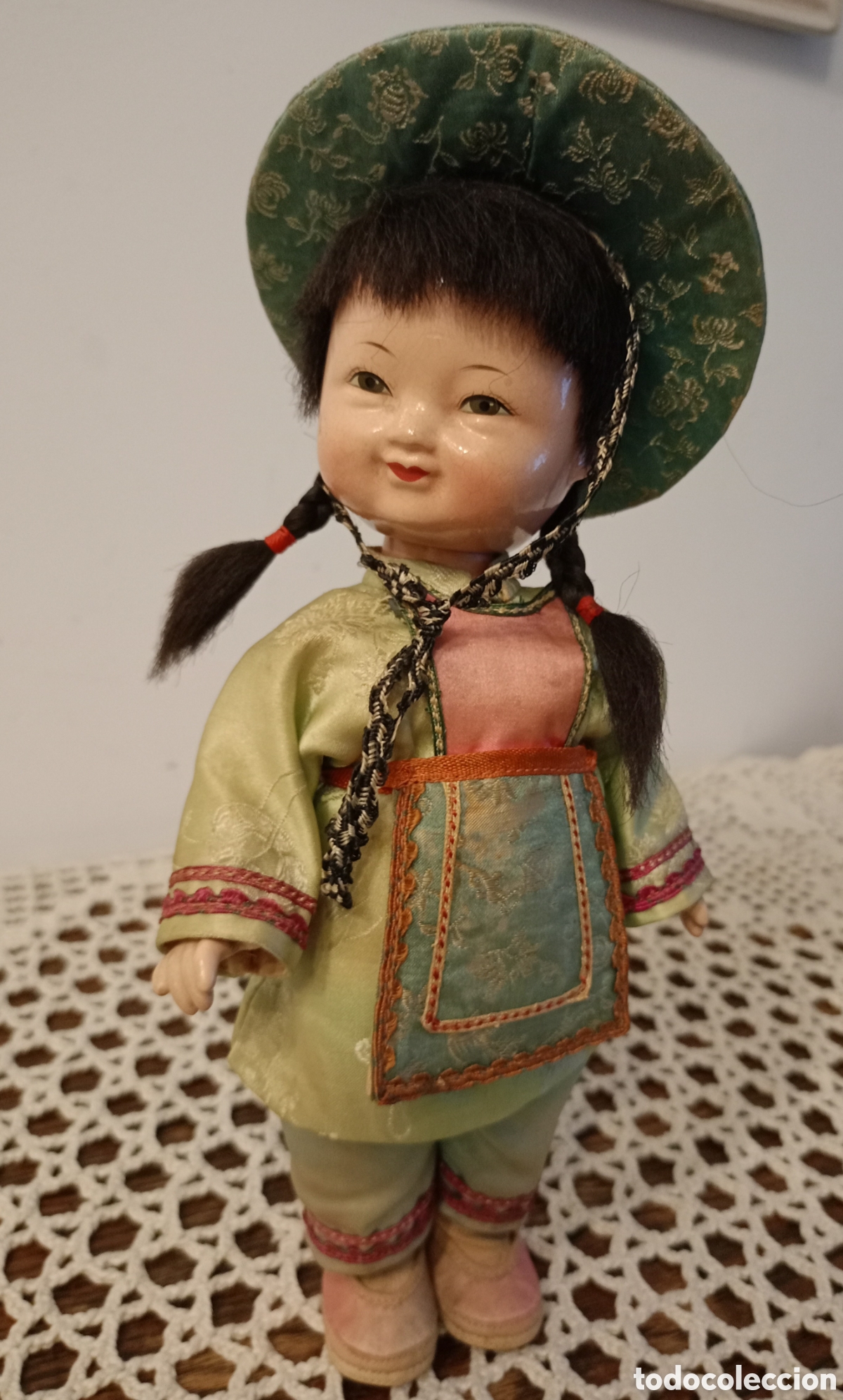 Mu&ntilde;ecas extranjeras: Preciosa mu&ntilde;eca China antigua a&ntilde;os 20 o 30
