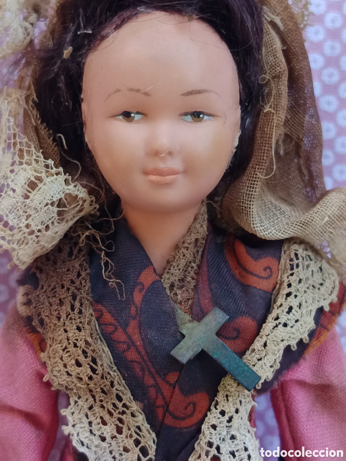 Mu&ntilde;ecas extranjeras: Antigua mu&ntilde;eca con traje antiguo regional