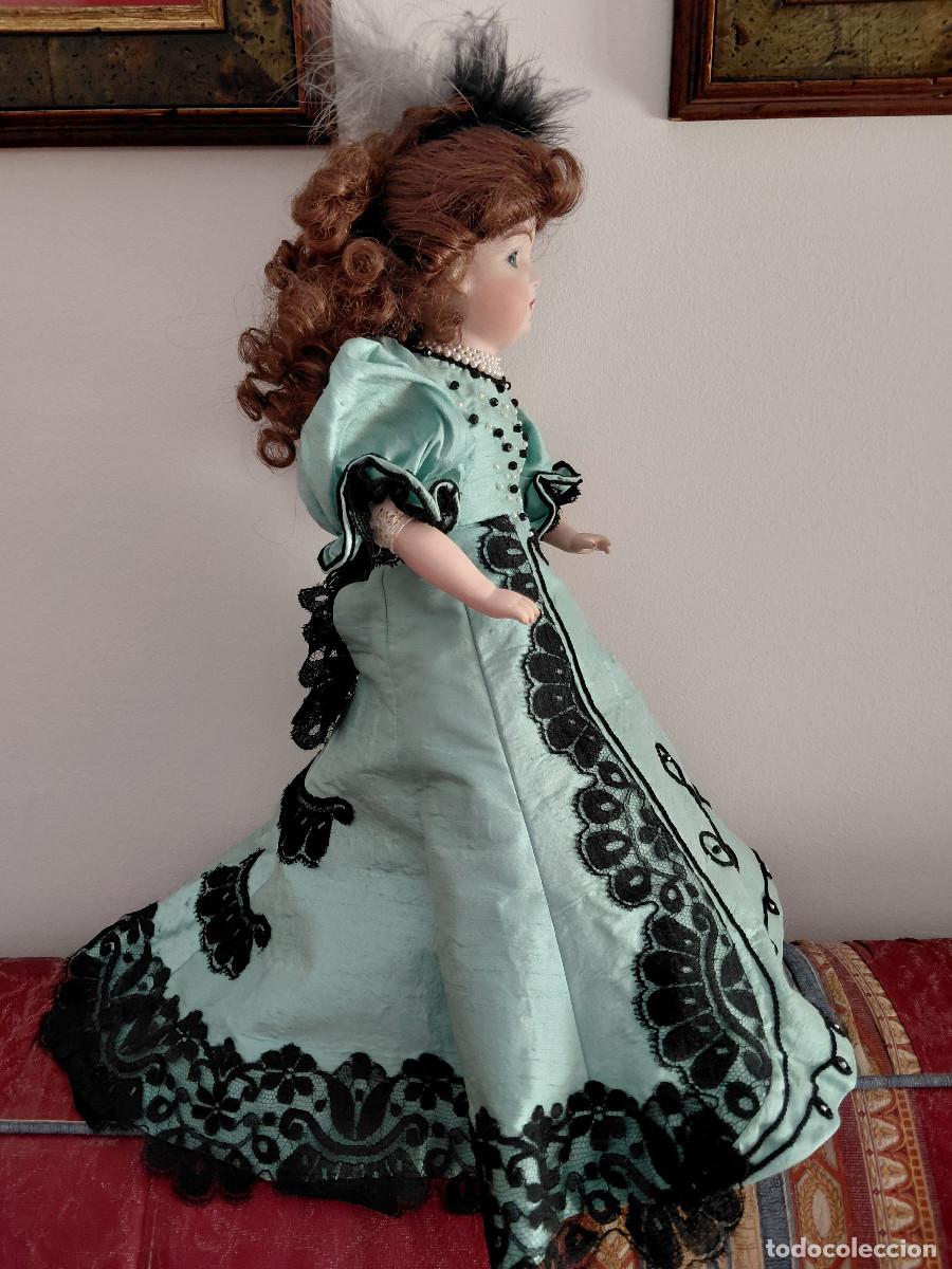 Mu&ntilde;ecas extranjeras: mu&ntilde;eca de porcelana, reproducci&oacute;n de antigua