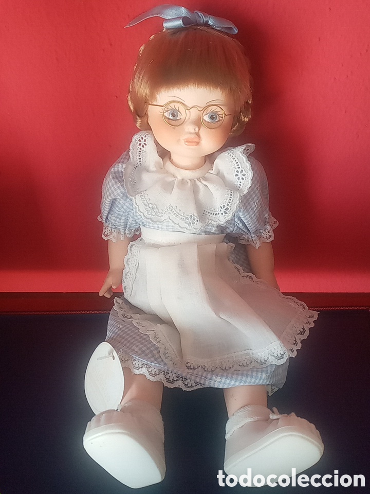 Mu&ntilde;ecas extranjeras: PRECIOSA MU&Ntilde;ECA BONITO VESTIDO Y PIES MOVIBLES