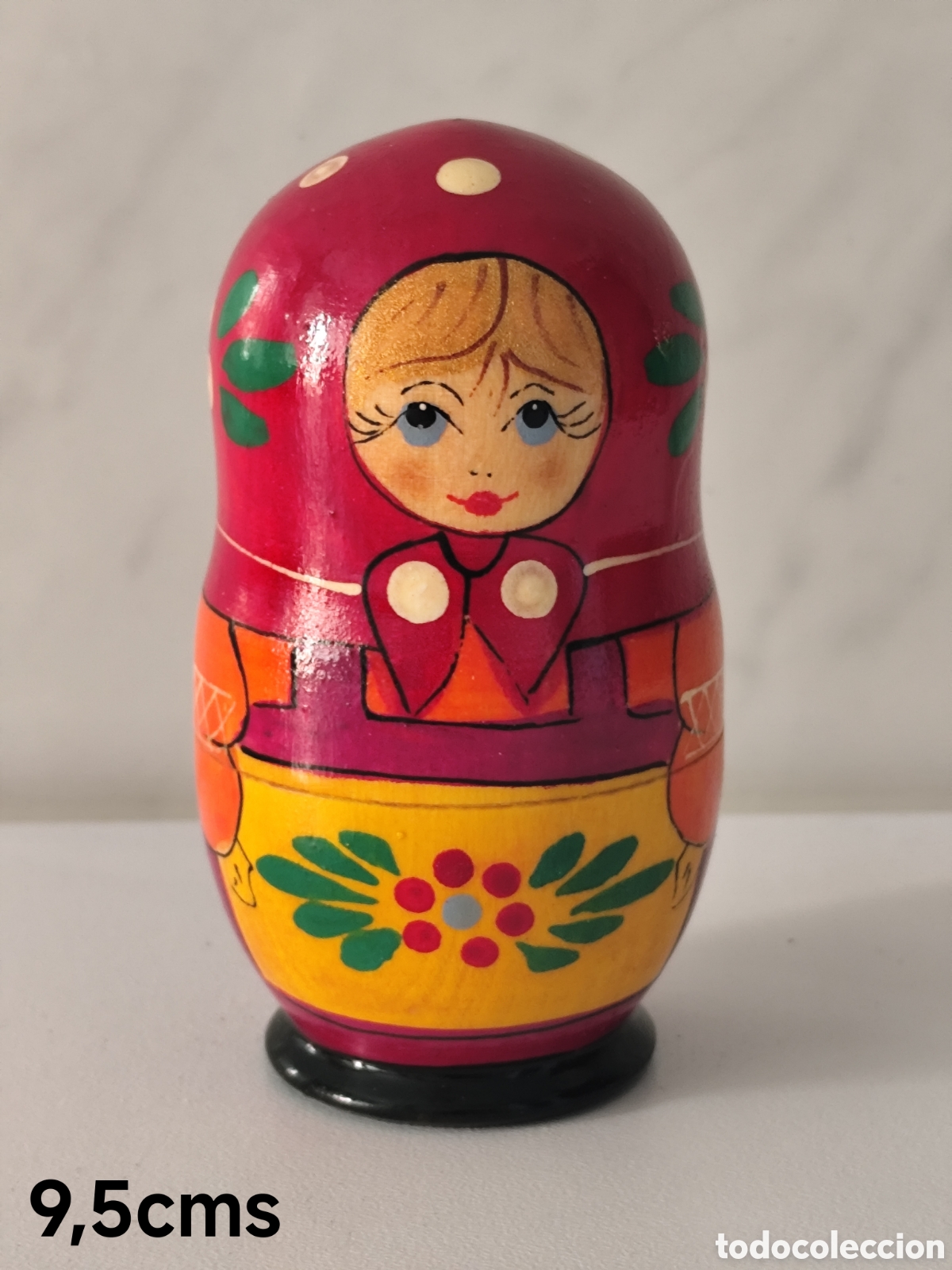 Mu&ntilde;ecas extranjeras: Conjunto de Matrioskas rusas tradicionales - 5 piezas - de madera pintada