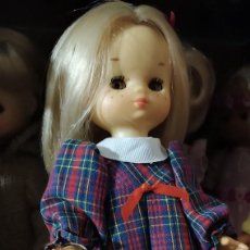 Muñecas Lesly Clásicas de colección: MUÑECA LESLY CON DIFÍCIL VESTIDO ESCOCÉS ORIGINAL
