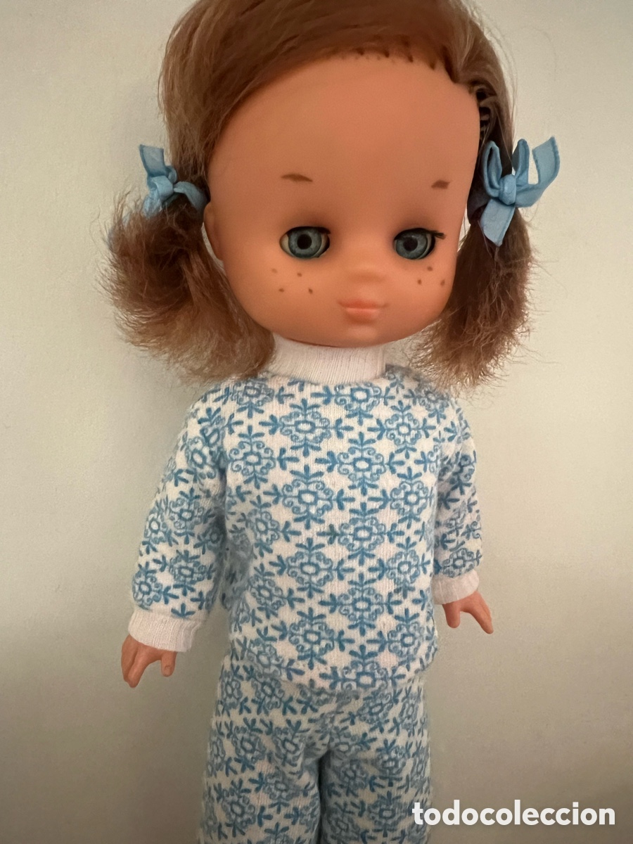 Mu&ntilde;ecas Lesly cl&aacute;sicas de colecci&oacute;n: Mu&ntilde;eca Lesly con conjunto pijama - Foto 2