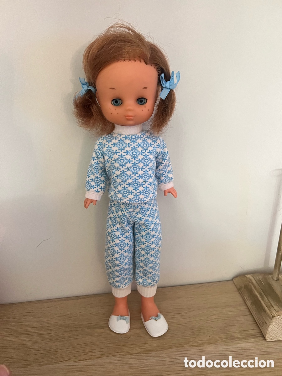 Mu&ntilde;ecas Lesly cl&aacute;sicas de colecci&oacute;n: Mu&ntilde;eca Lesly con conjunto pijama - Foto 1