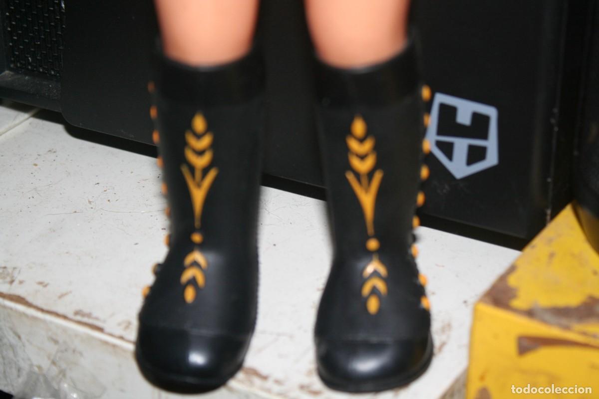 Mu&ntilde;ecas Lesly cl&aacute;sicas de colecci&oacute;n: BOTAS VALIDAS MU&Ntilde;ECA LESLY FROZEN - Foto 1