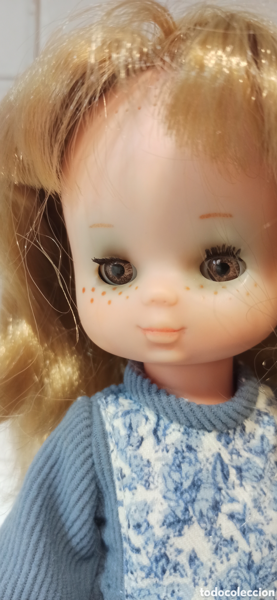 Mu&ntilde;ecas Lesly Cl&aacute;sicas de colecci&oacute;n: Mu&ntilde;eca Lesly de Famosa (A&ntilde;os 70/80) - 10 Pecas - 2 Conjuntos Originales