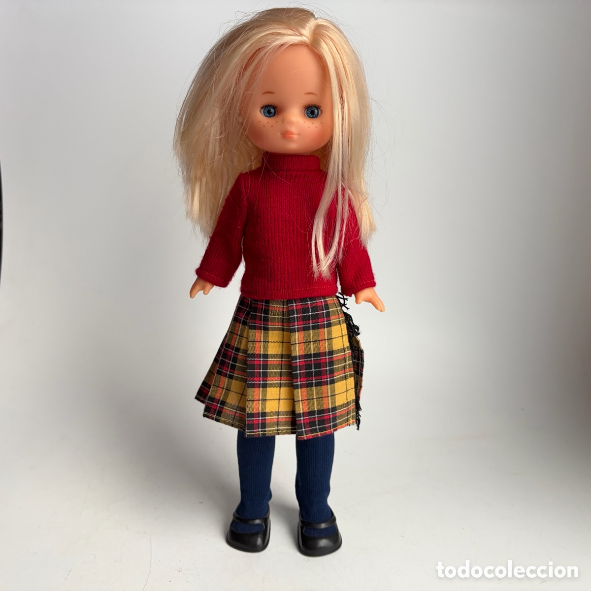 Mu&ntilde;ecas Lesly Cl&aacute;sicas de colecci&oacute;n: Mu&ntilde;eca Lesly con conjunto Skirt