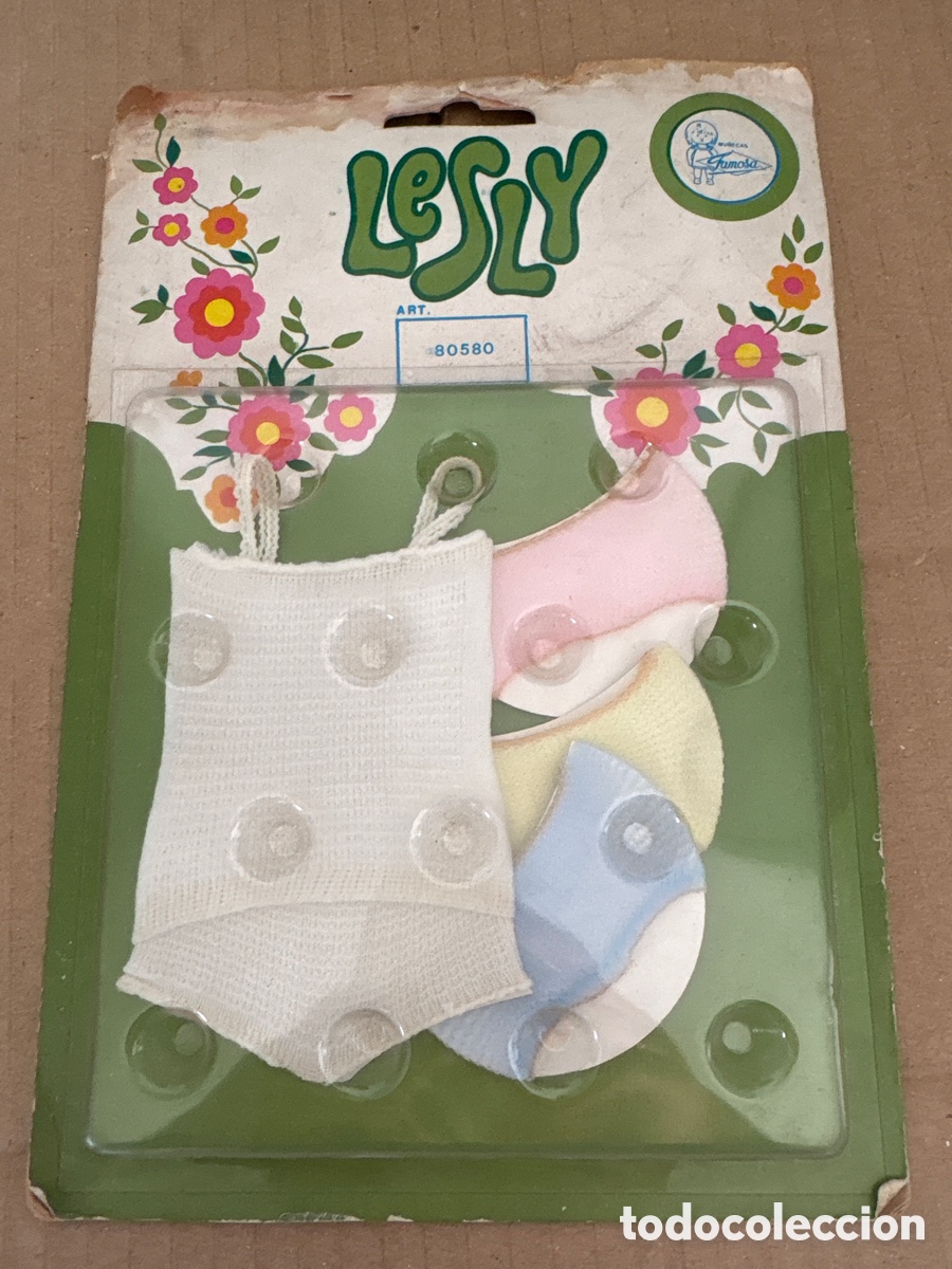 Mu&ntilde;ecas Lesly Cl&aacute;sicas de colecci&oacute;n: Lesly de Famosa. Tres braguitas y una camiseta