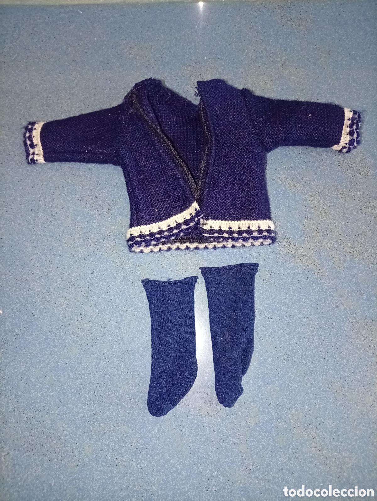 Mu&ntilde;ecas Lesly Cl&aacute;sicas de colecci&oacute;n: ANTIGUA CHAQUETA Y CALCETINES CONJUNTO AZULES LESLY FAMOSA