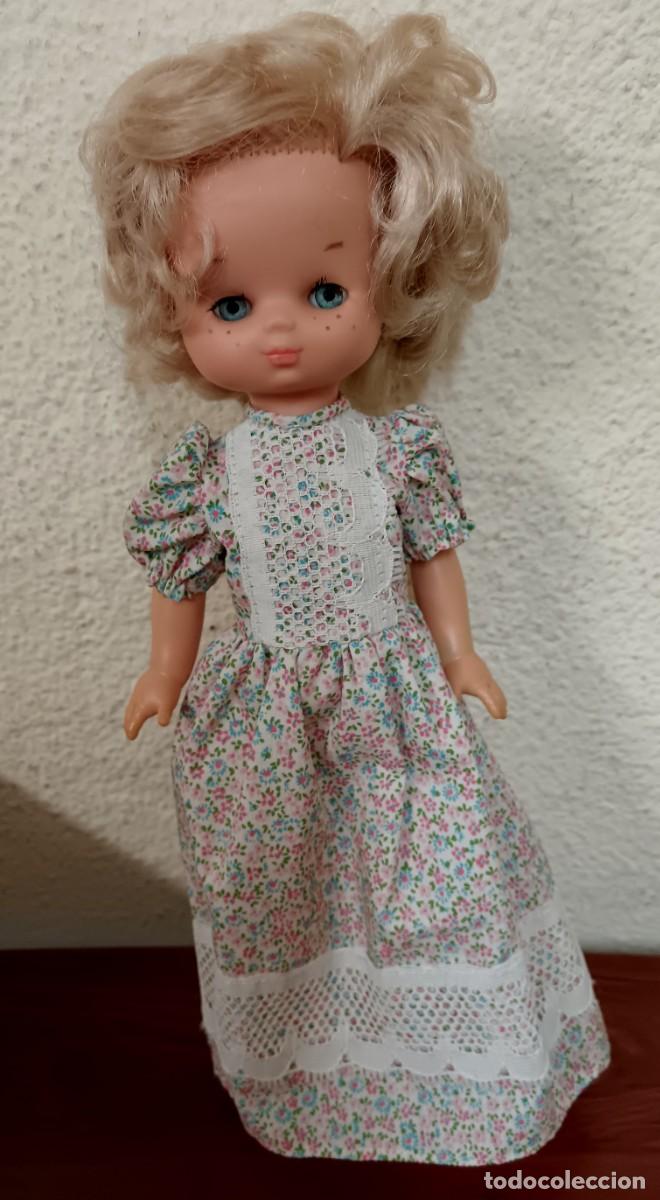 Mu&ntilde;ecas Lesly Cl&aacute;sicas de colecci&oacute;n: MU&Ntilde;ECA LESLY RUBIA 4 PECAS PELO RIZADO CON CONJUNTO ORIGINAL LIBERTY