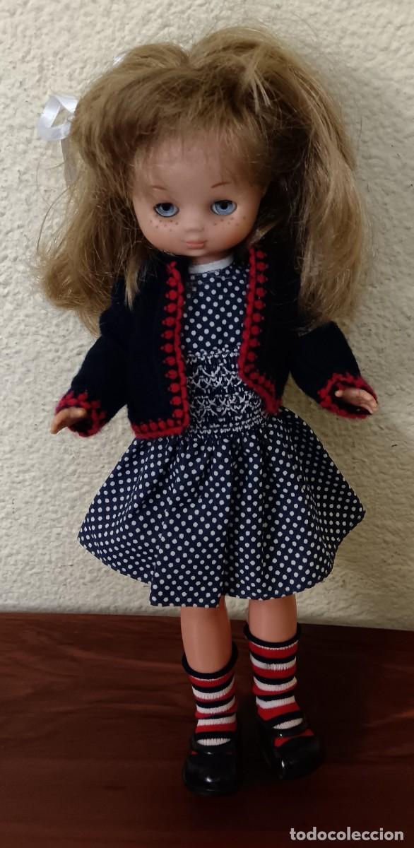 Mu&ntilde;ecas Lesly cl&aacute;sicas de colecci&oacute;n: LESLY RUBIA 8 PECAS CON CONJUNTO PASEO ORIGINAL 32 CM. ALTURA