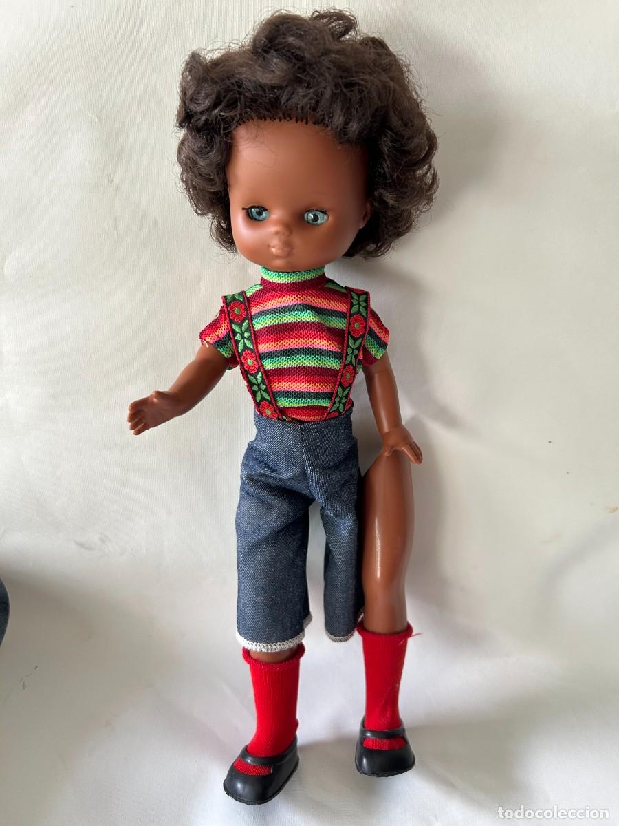 Mu&ntilde;ecas Lesly cl&aacute;sicas de colecci&oacute;n: Mu&ntilde;eca Lesly negrita