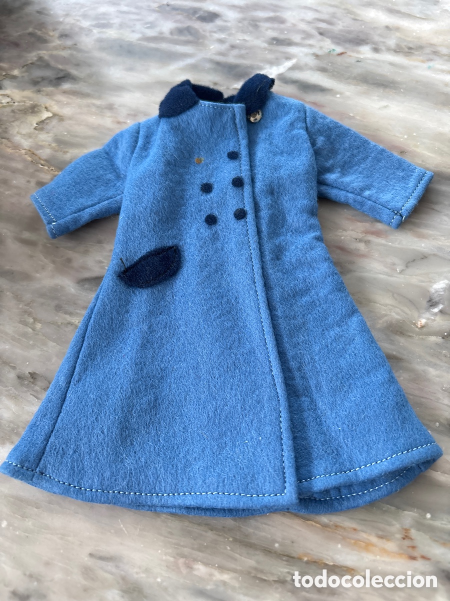 Mu&ntilde;ecas Lesly cl&aacute;sicas de colecci&oacute;n: Abrigo modelo shopping de la mu&ntilde;eca Lesly, tal y como se ve en las fotografias puestas