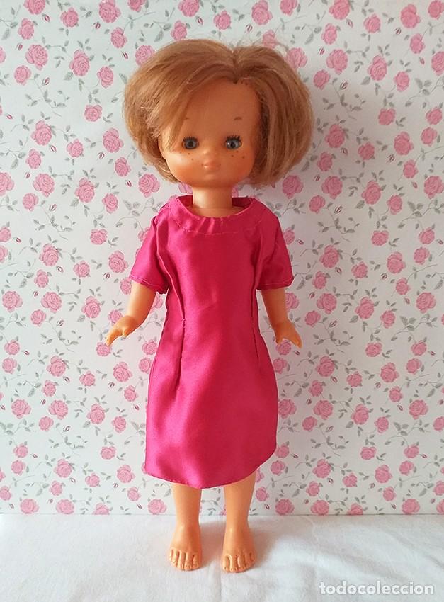 Mu&ntilde;ecas Lesly cl&aacute;sicas de colecci&oacute;n: Vestido rosa fucsia para mu&ntilde;eca Lesly de Famosa