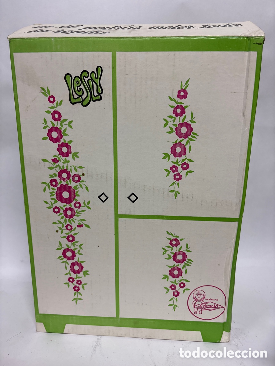 Mu&ntilde;ecas Lesly cl&aacute;sicas de colecci&oacute;n: Armario de Lesly con su camita. En su caja. Tiene su cat&aacute;logo. Procede de jugueter&iacute;a antigua