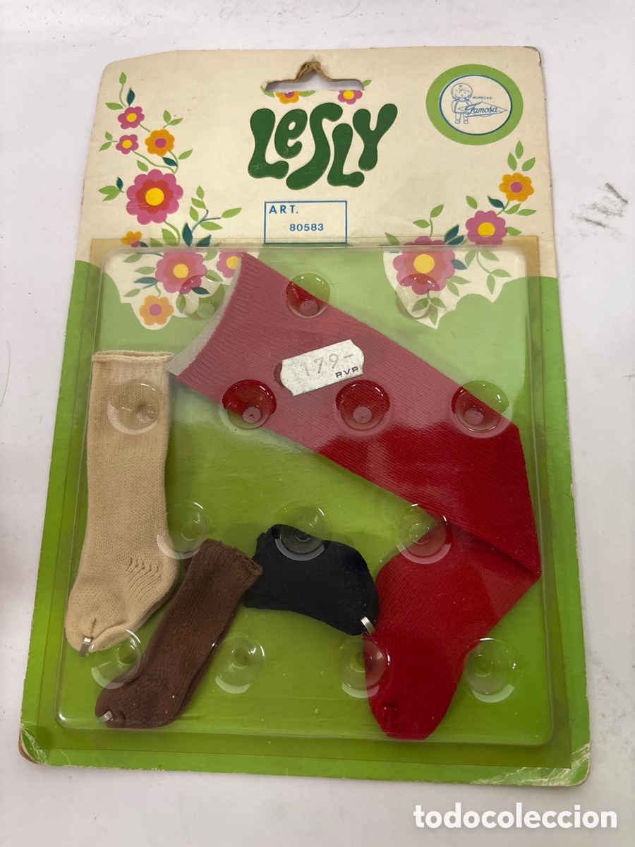 Mu&ntilde;ecas Lesly cl&aacute;sicas de colecci&oacute;n: Bl&iacute;ster con medias y calcetines de la mu&ntilde;eca Lesly