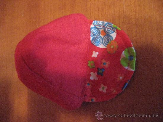 Mu&ntilde;ecas modernas: GORRO DE MU&Ntilde;ECO BEBE INGL&Eacute;S, DE COLOR ROJO. NUEVO - Foto 1