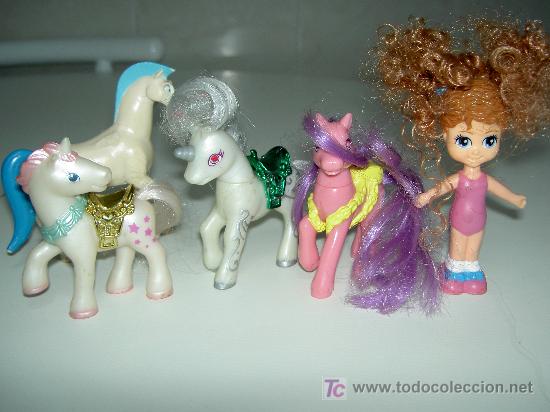 Mu&ntilde;ecas modernas: Lote de caballos y mu&ntilde;eca , juguetes - Foto 1