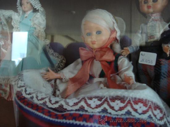 Mu&ntilde;ecas modernas: MU&Ntilde;ECA CON VESTIDO REGIONAL - Foto 1