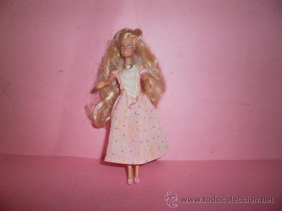 Mu&ntilde;ecas modernas: PEQUE&Ntilde;A MU&Ntilde;ECA DE PLASTICO - Foto 2