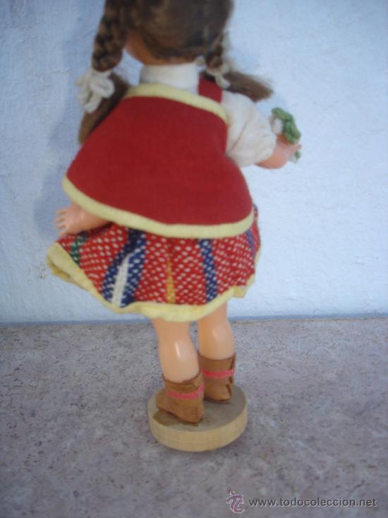 Mu&ntilde;ecas modernas: peque&ntilde;a mu&ntilde;eca de celuloide con traje tipico - Foto 2
